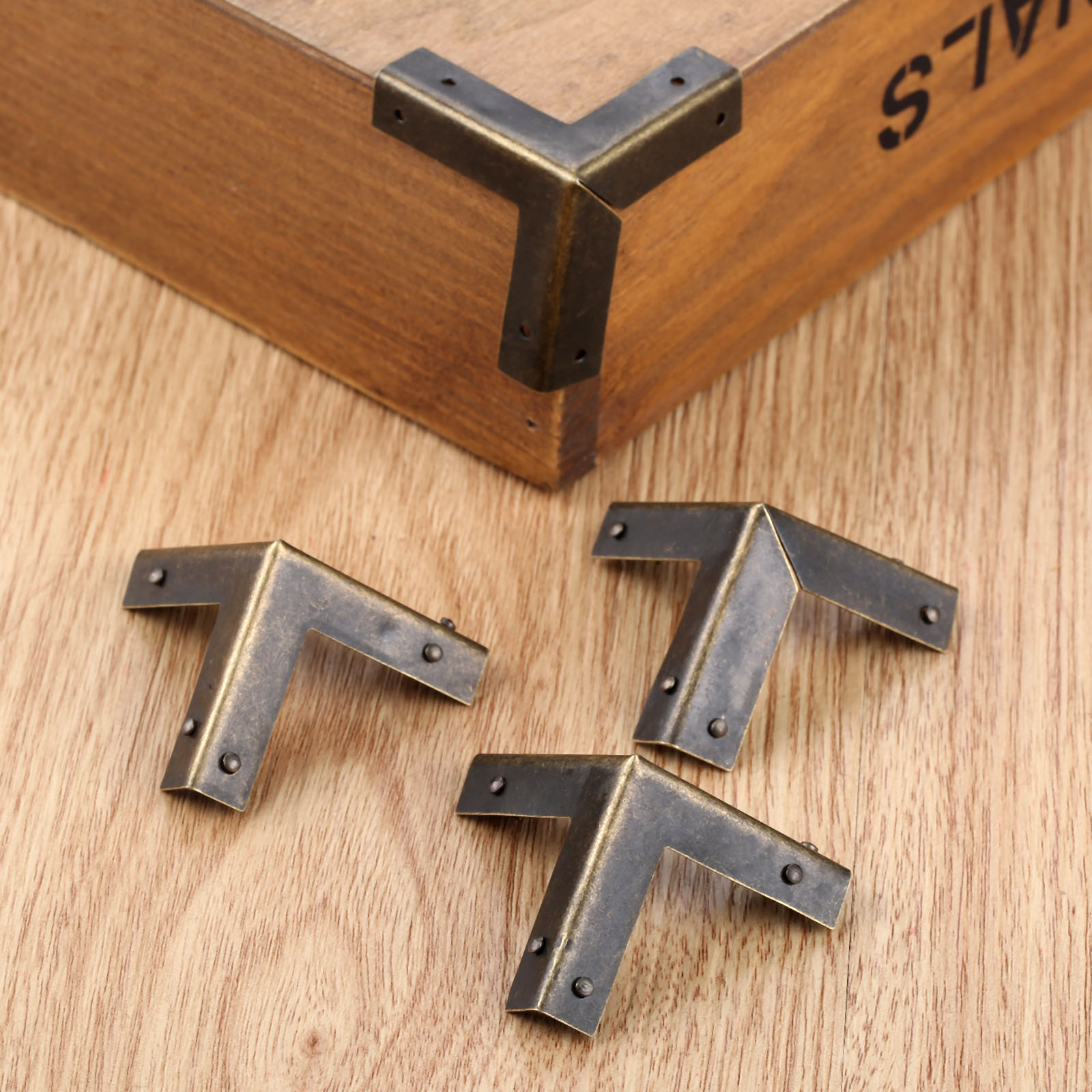 Furniture Hardware Wood - Dreld 4個アンティークブロンズコーナープロテクター木箱conerワインボックス家具ハードウェアカバー三角形コーナー33ミリメートル