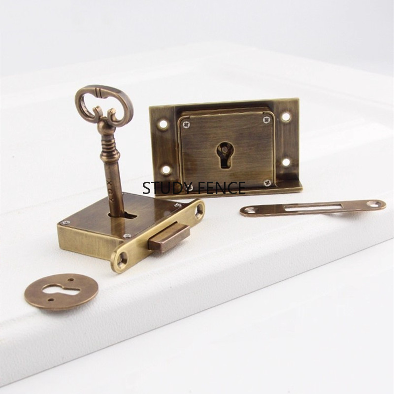1PC アンティーク金属引き出しロックワインキャビネットドア - Furniture Hardware Fitting のレビューと価格